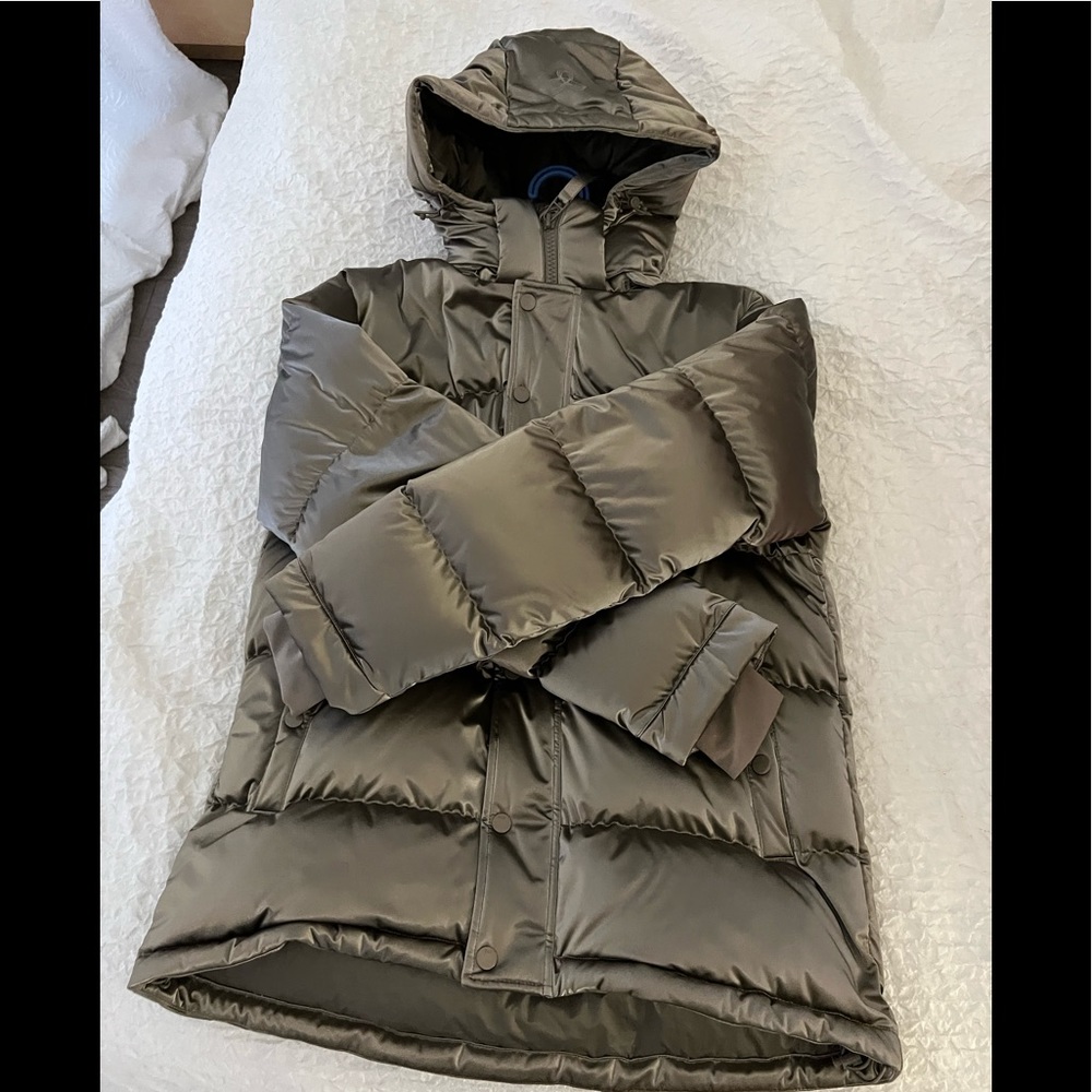 Aritzia Super Puff liquid shine modern taupe size S